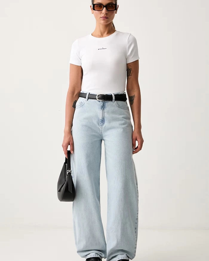 Guess Jeans pamuk ve elastanlı kadın tişörtü
