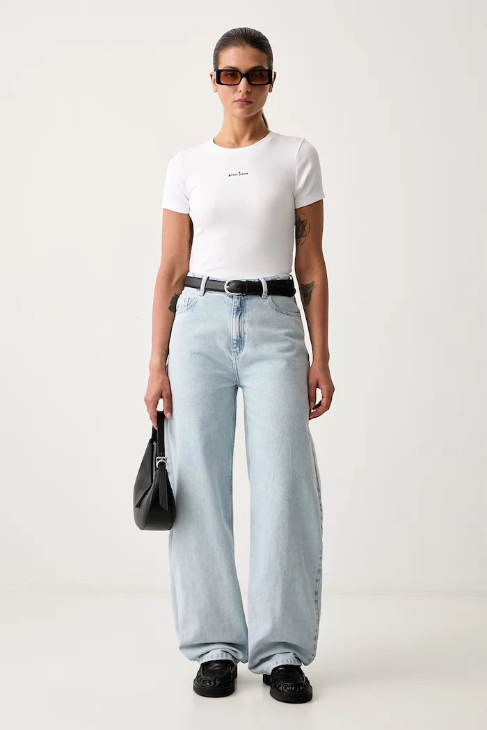 Guess Jeans pamuk ve elastanlı kadın tişörtü