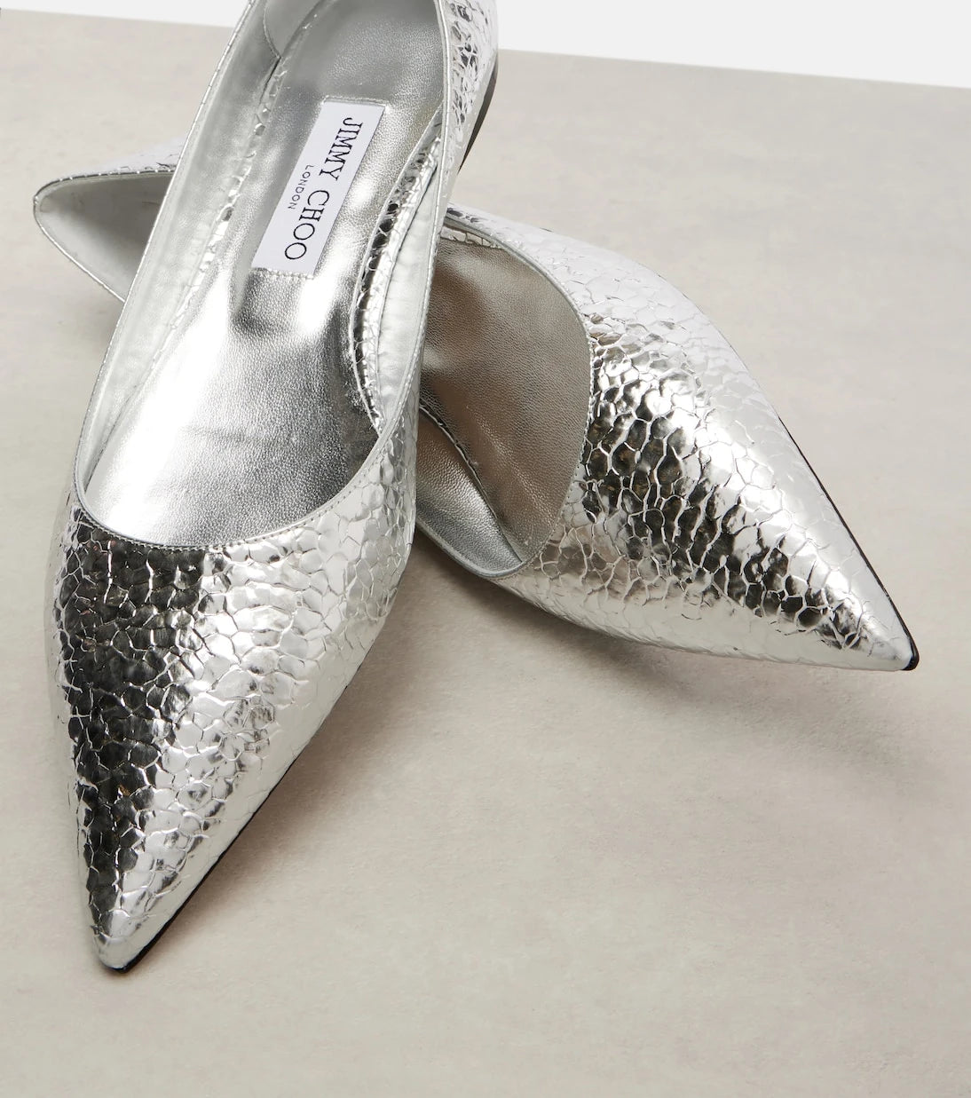 Jimmy Choo - أحذية باليه Love المسطحة