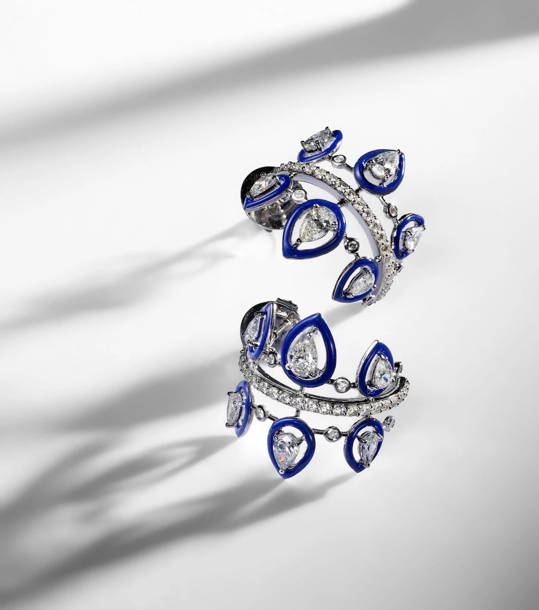 Kamyen - Tulip 18kt white gold earrings with diamonds