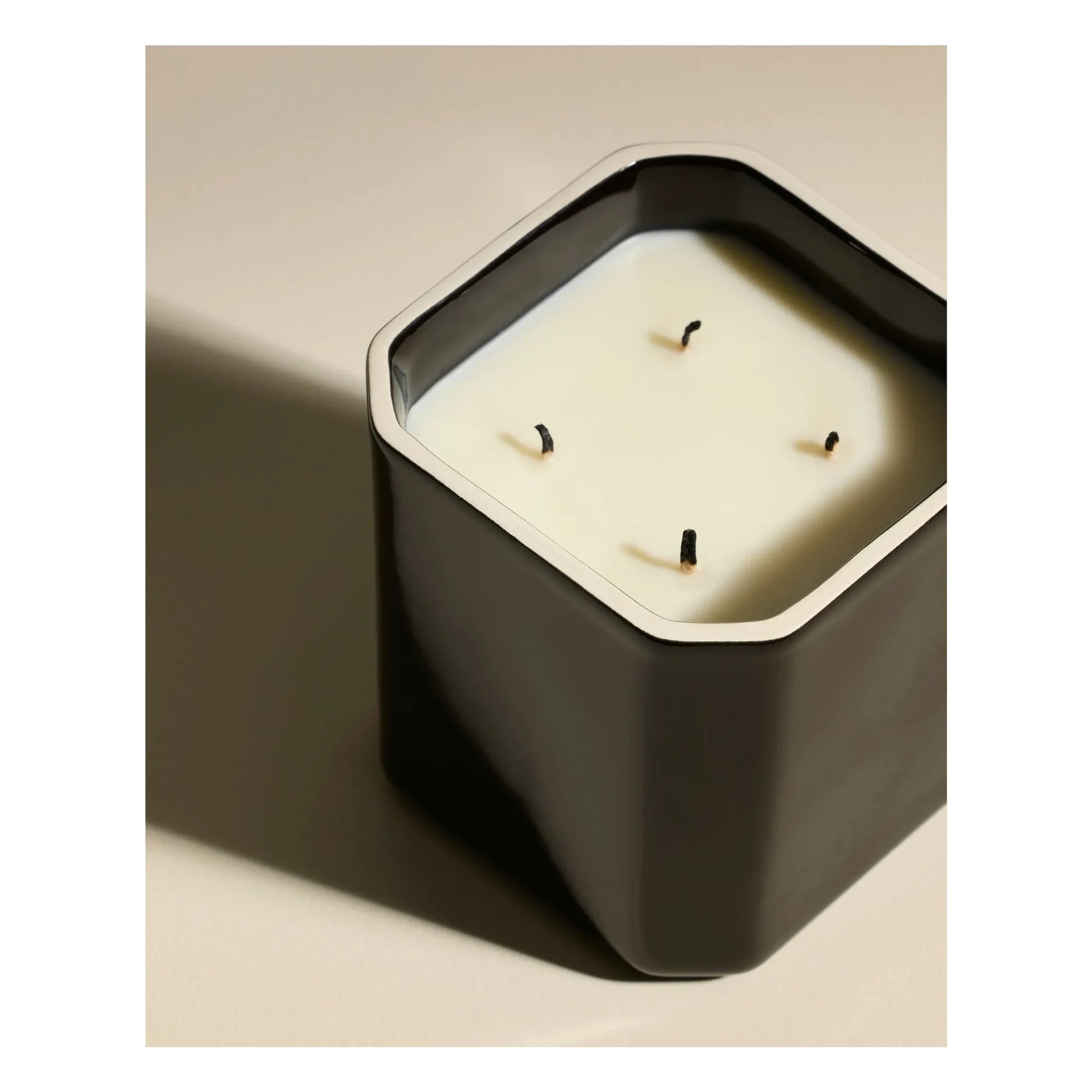 Maison Sarah Lavoine - Facette candle - Black amber