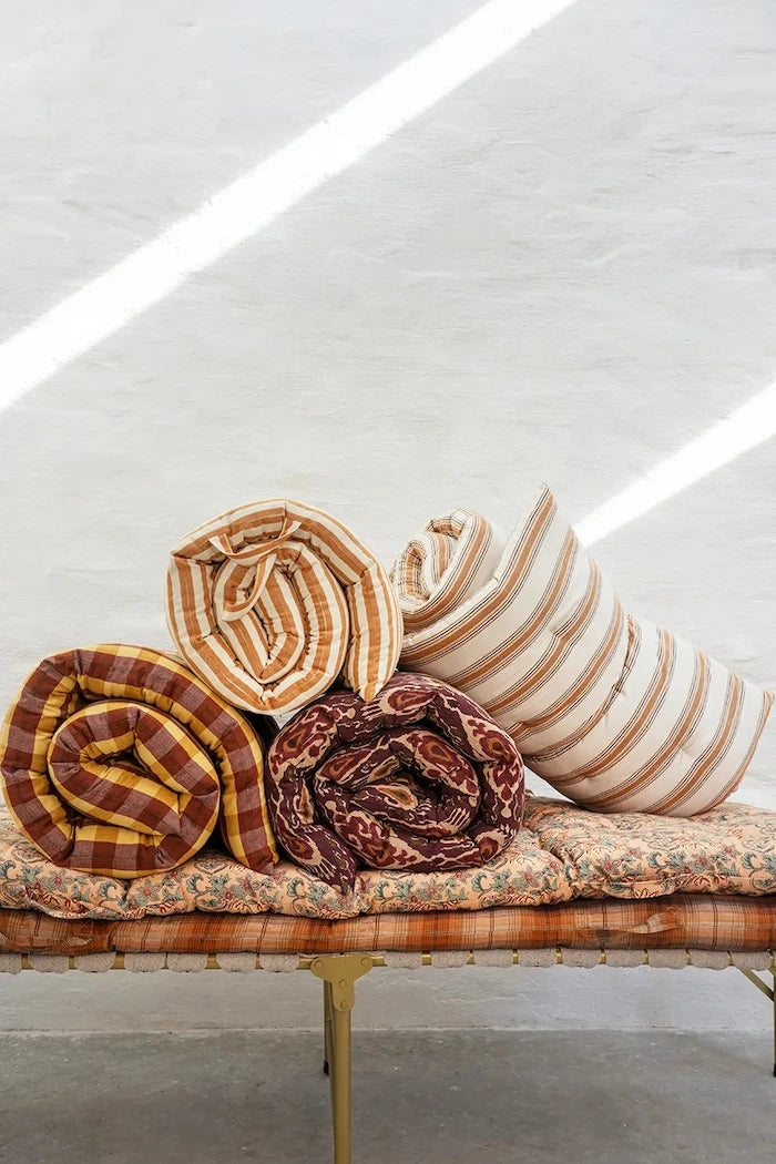Madam Stoltz dekoratif pamuk yastık 70 x 180 cm