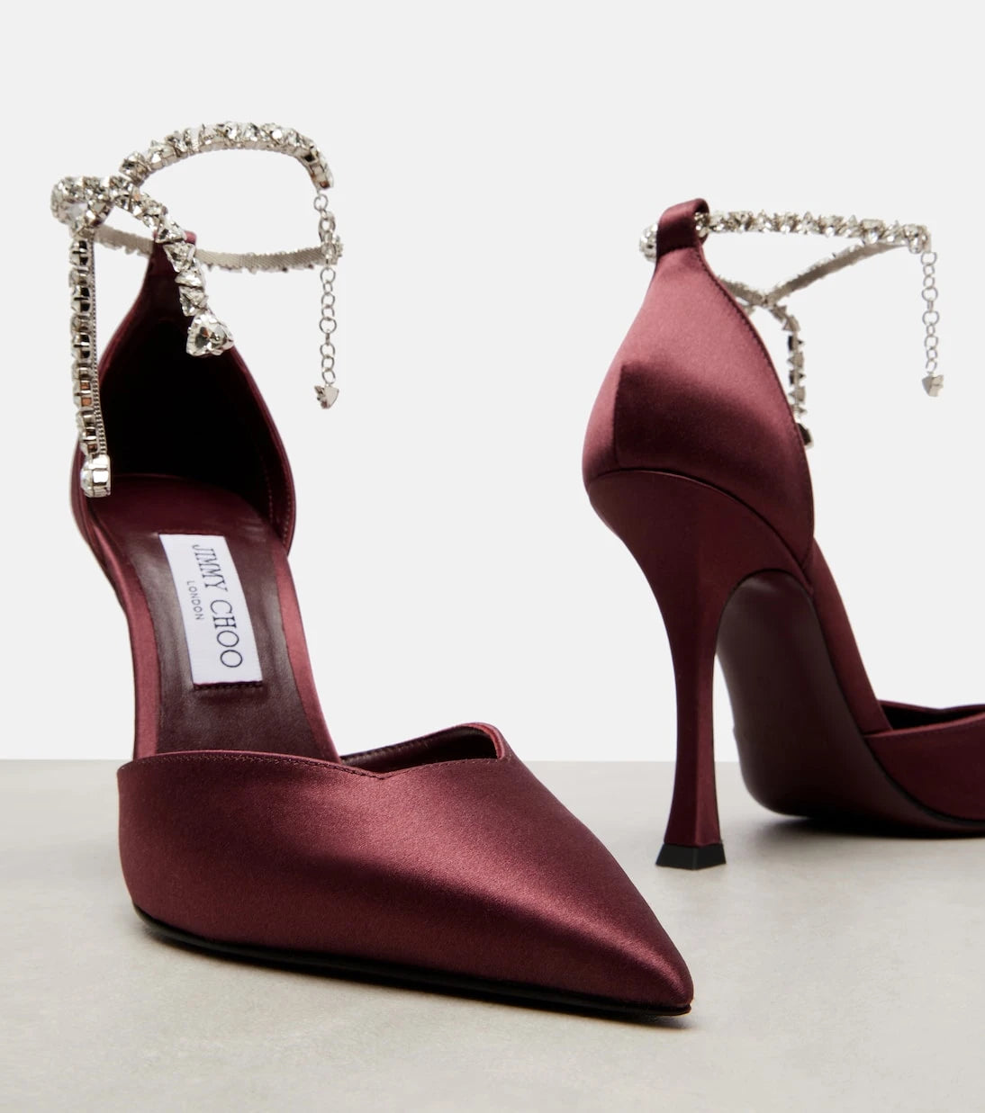 Jimmy Choo - حذاء ستيڤي 100 بكعب عالٍ من الساتان المطرّز
