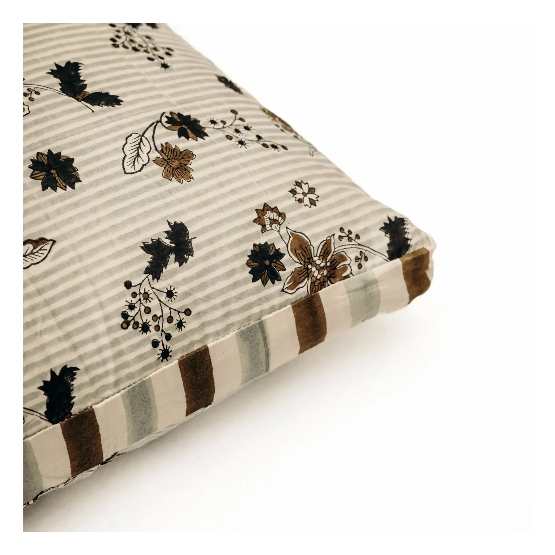 Le Monde Sauvage - Super Nova Paris cushion | Beige