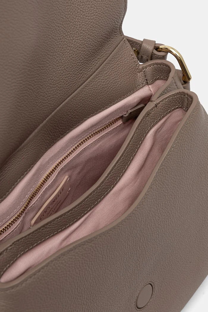 Coccinelle kadın deri crossbody çanta MAVERY