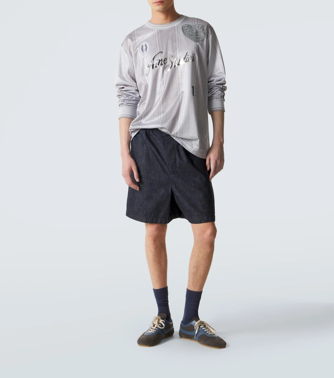 Acne Studios - تيشيرت مخطط بشعار العلامة