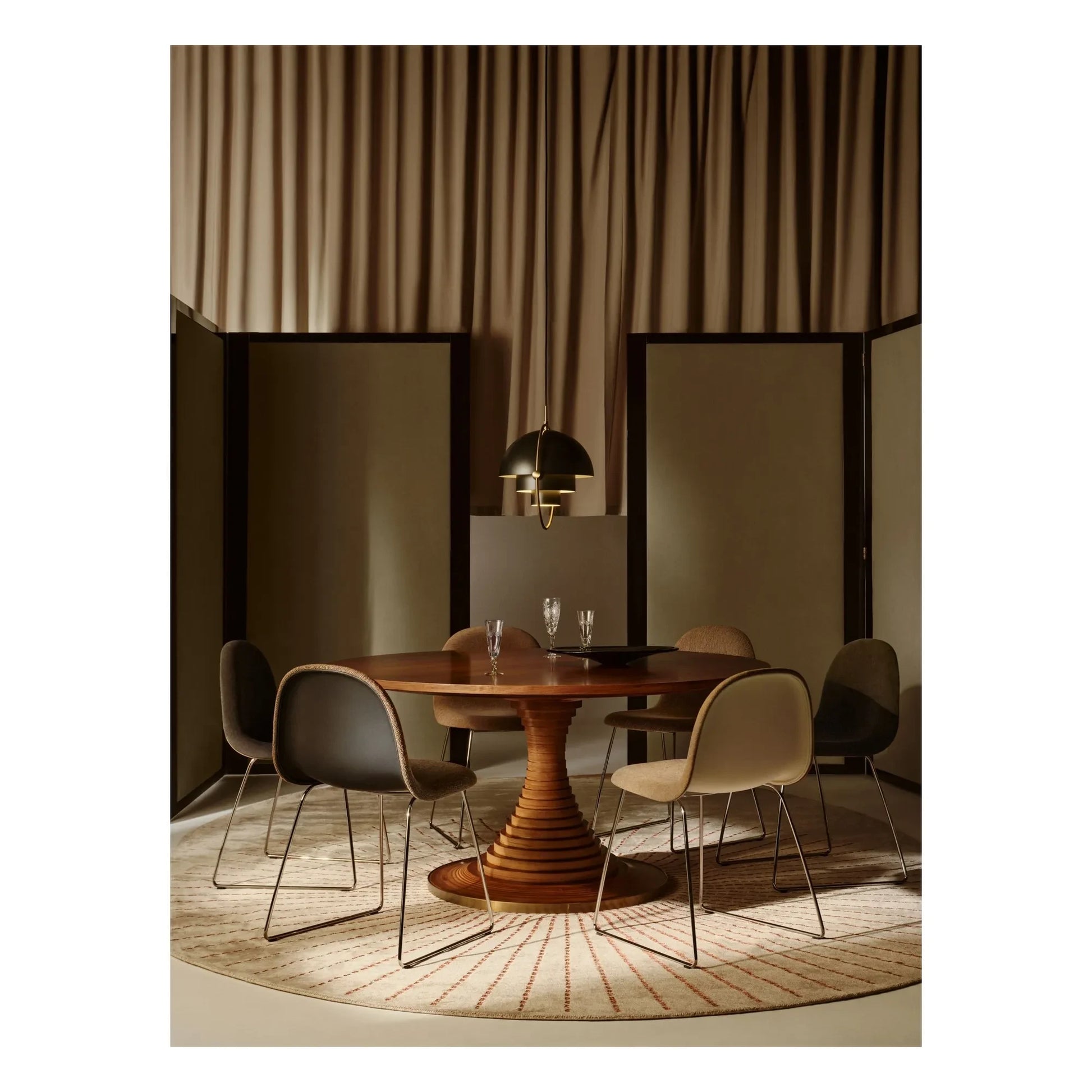Gubi - Tavolo a Dischi dining table, Carlo de Carli