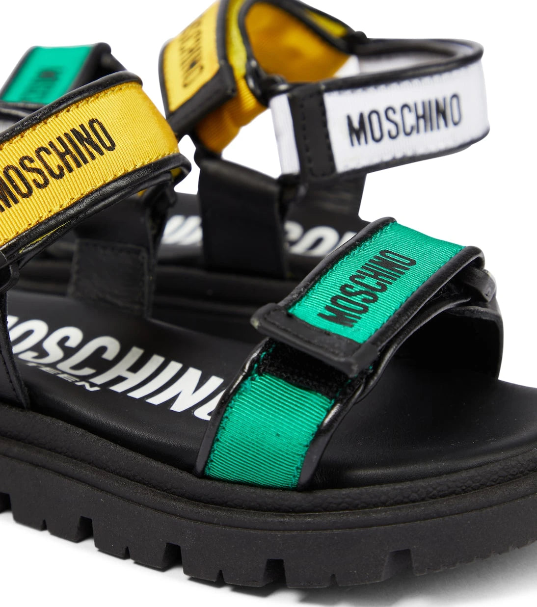 Moschino Kids - صنادل بشعار الماركة
