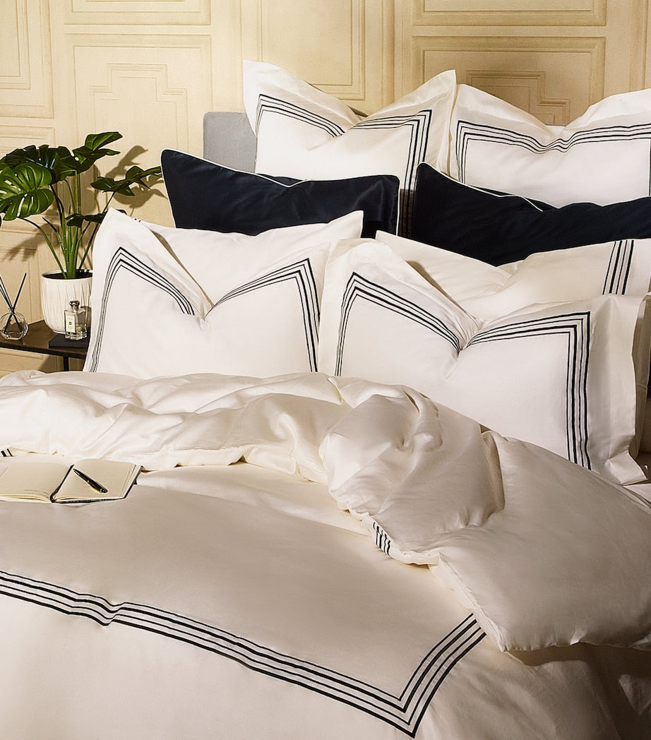 Mayfair King Duvet Cover and Pillowcase Set (230cm x 220cm)