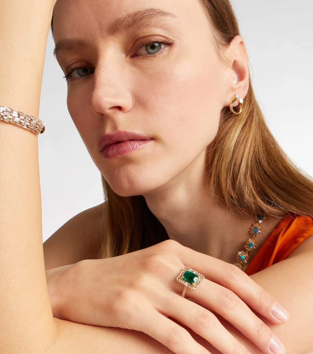 Suzanne Kalan - 18kt gold ring with emerald and diamonds