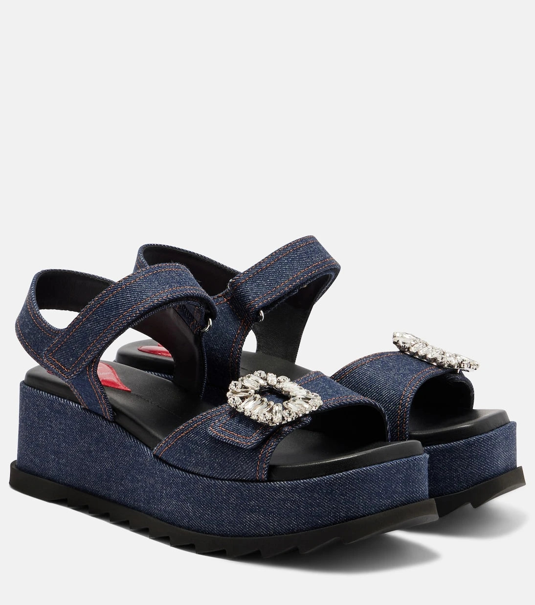Roger Vivier - صنادل بلاتفورم من الدنيم المزيّن