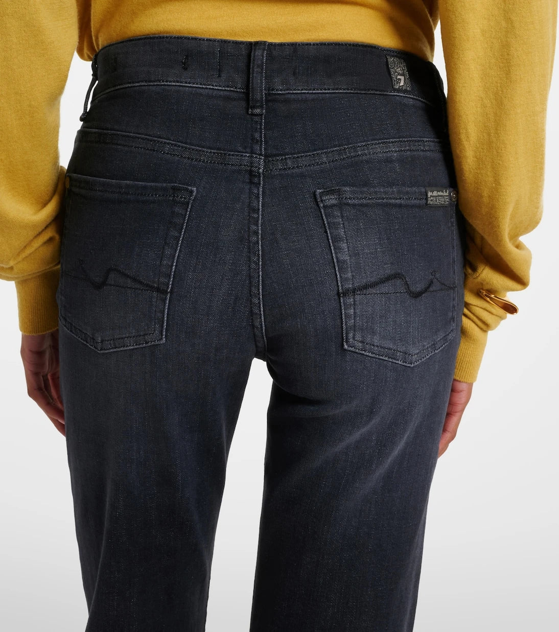 7 For All Mankind - بنطلون جينز بقصة ضيقة واسعة من الأسفل (Leggy bootcut jeans)