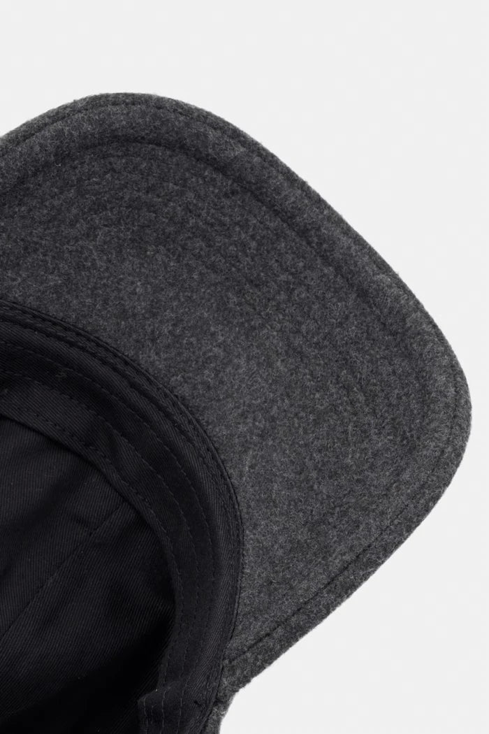 Calvin Klein kadın siperlikli şapka