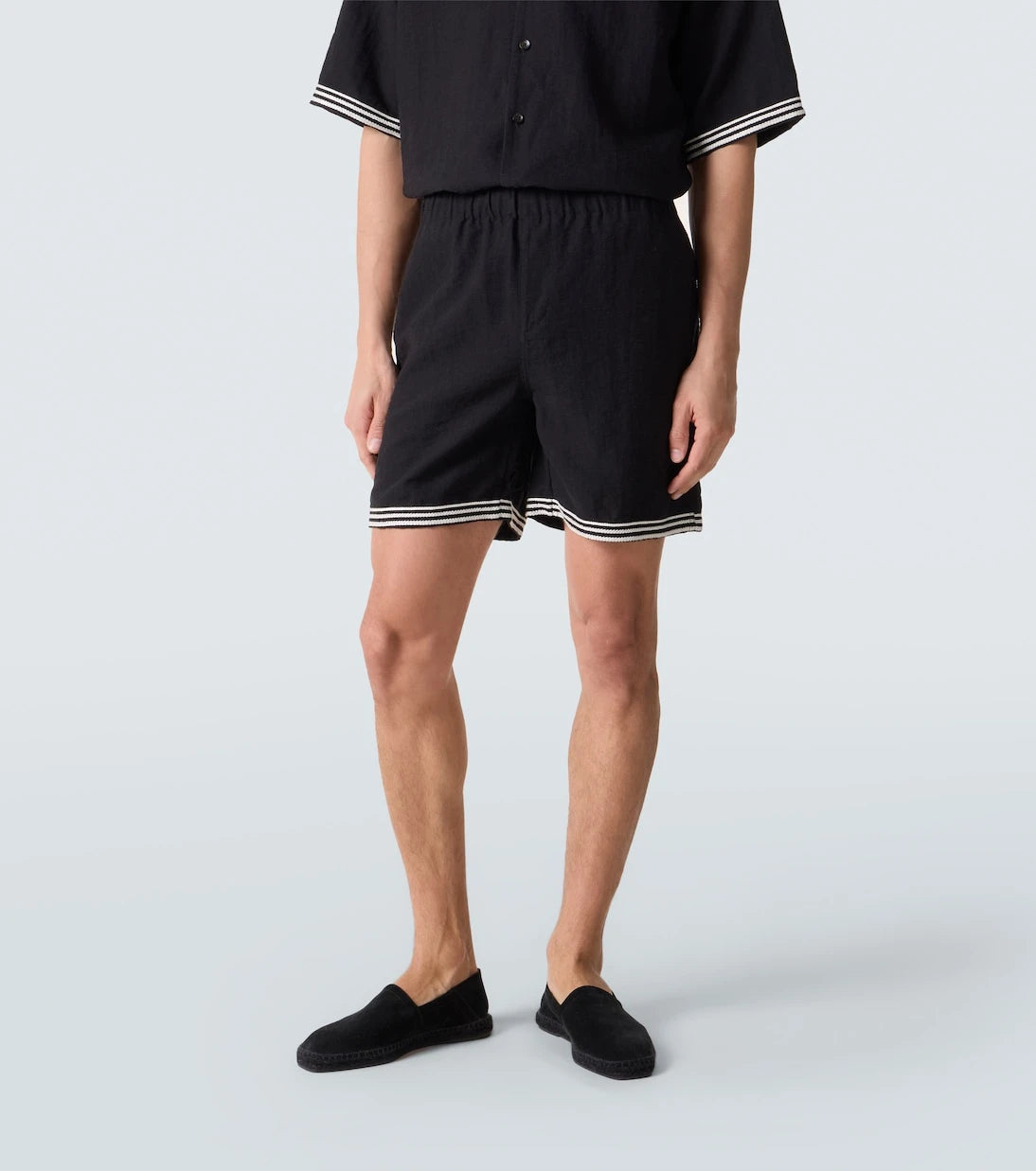 Commas - Embroidered shorts