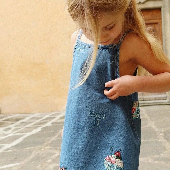 Детска дънкова рокля Konges Sløjd MAGOT SEQUIN STRAP DRESS GOTS