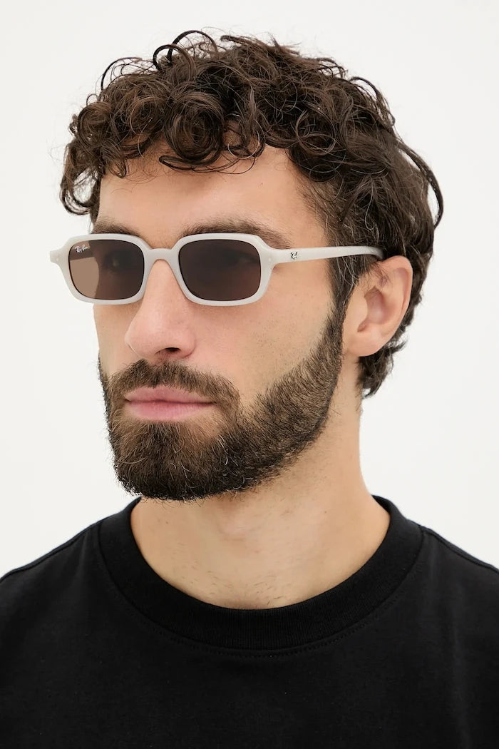 Ray-Ban güneş gözlüğü