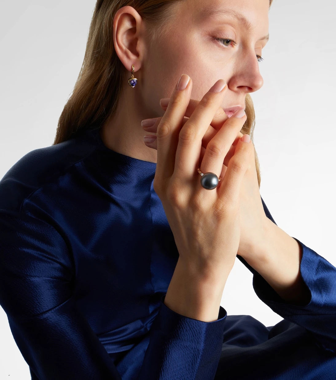 Suzanne Kalan - 18kt gold ring with pearl and diamonds