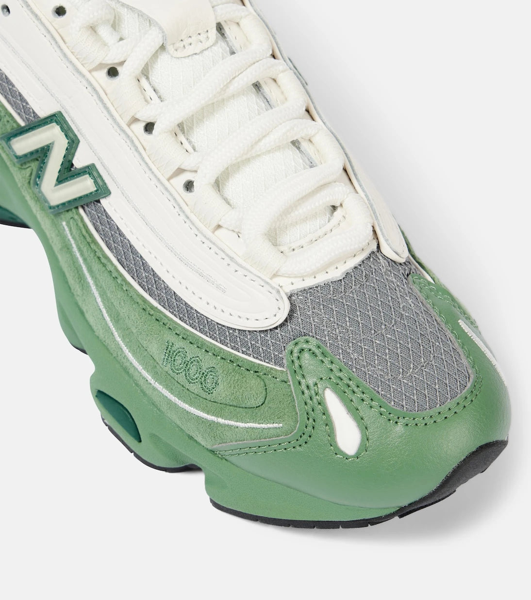 New Balance - حذاء سنيكرز 1000 من الجلد بنمط كتل الألوان