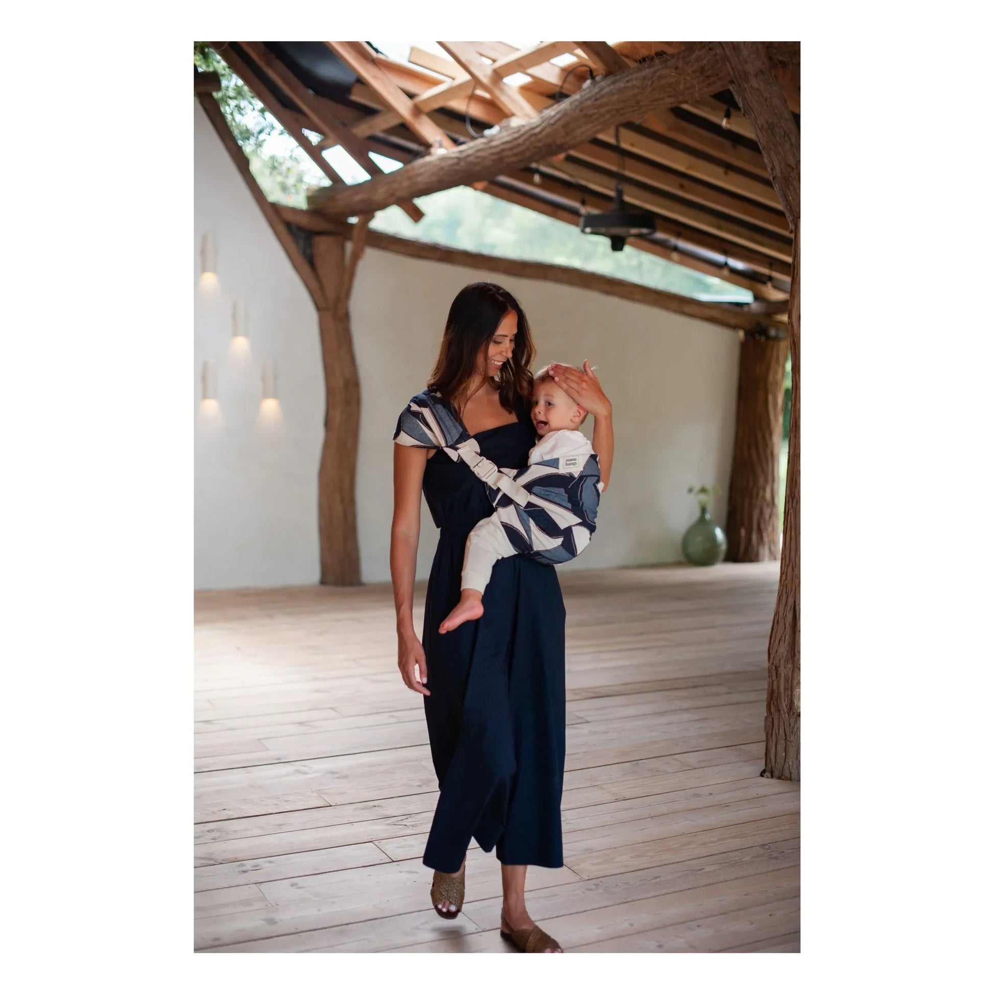 Mama Hangs - Carry &amp; Walk baby carrier | Indigo