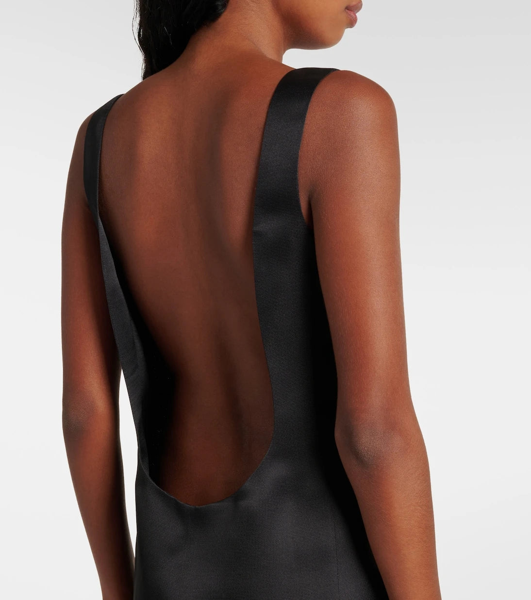 Khaite - فستان برانتا قصير من الساتان الحريري