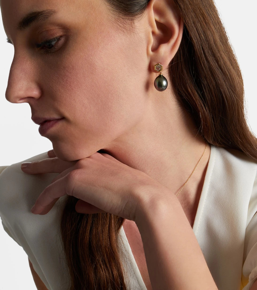 Octavia Elizabeth - 18kt yellow gold earrings with diamonds and pearls
