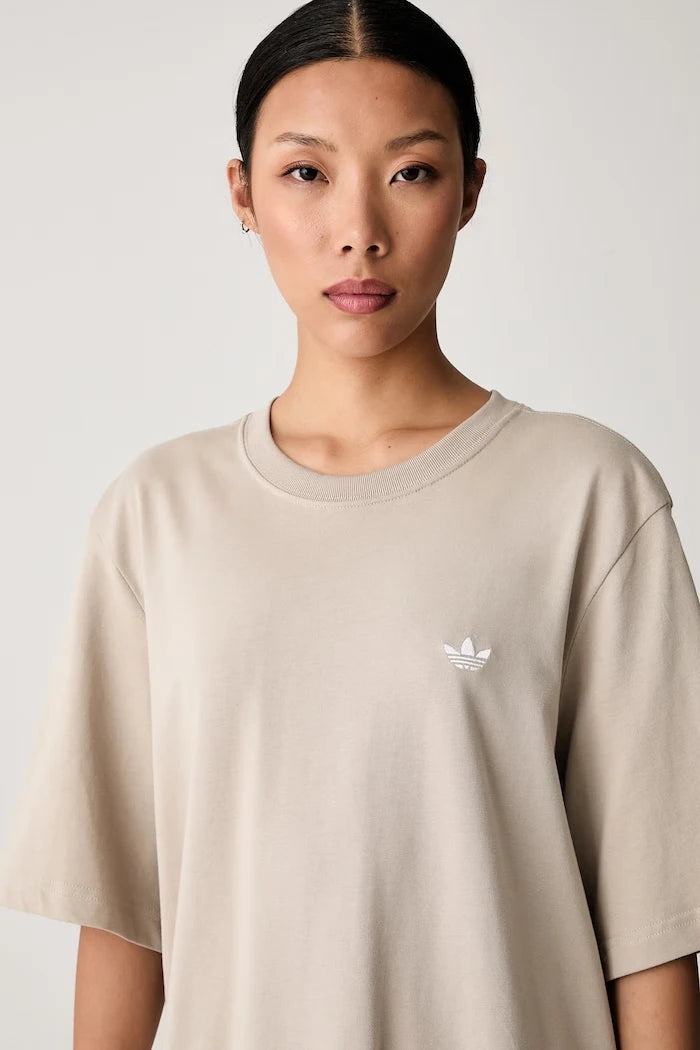 adidas Originals kadın pamuklu Essentials tişört