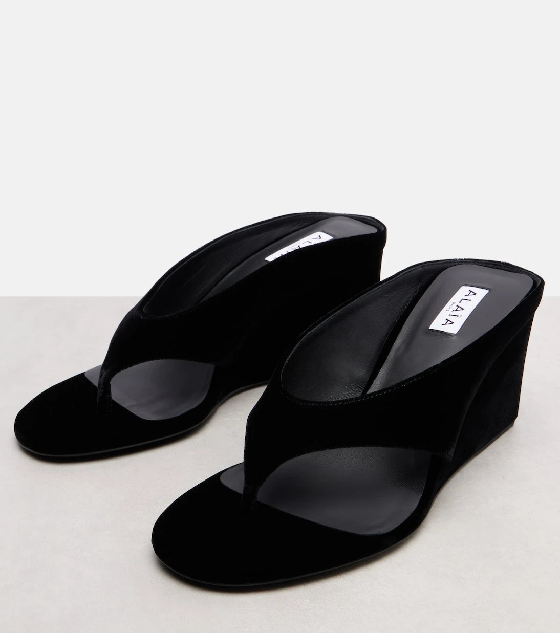 Alaïa - Velvet wedge thong sandals