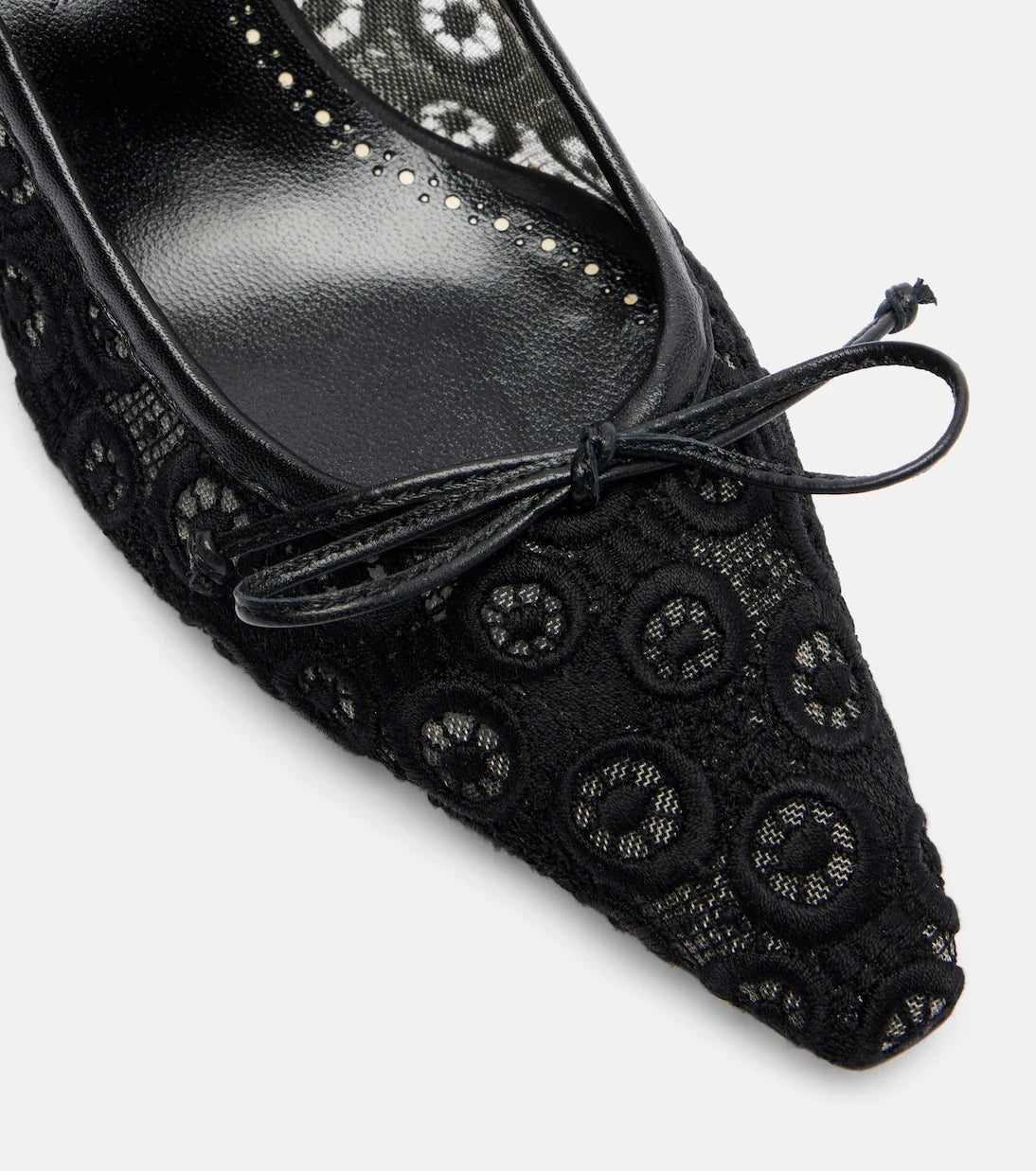 Manolo Blahnik - Martebal 50 lace bow-detail pumps