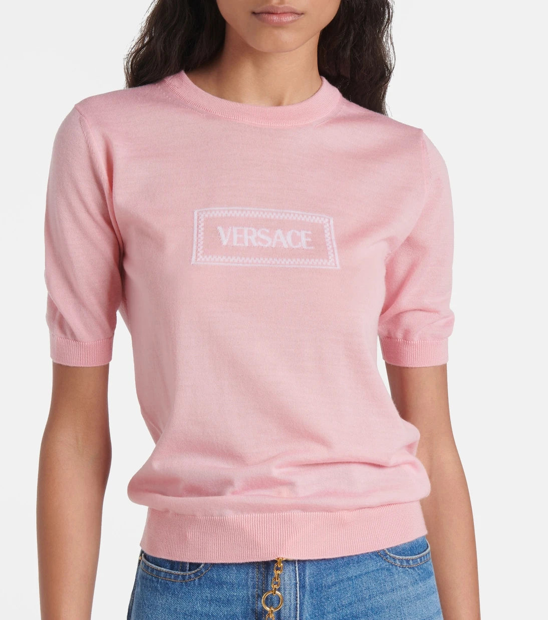 Versace - توب محبوك بشعار جاكار