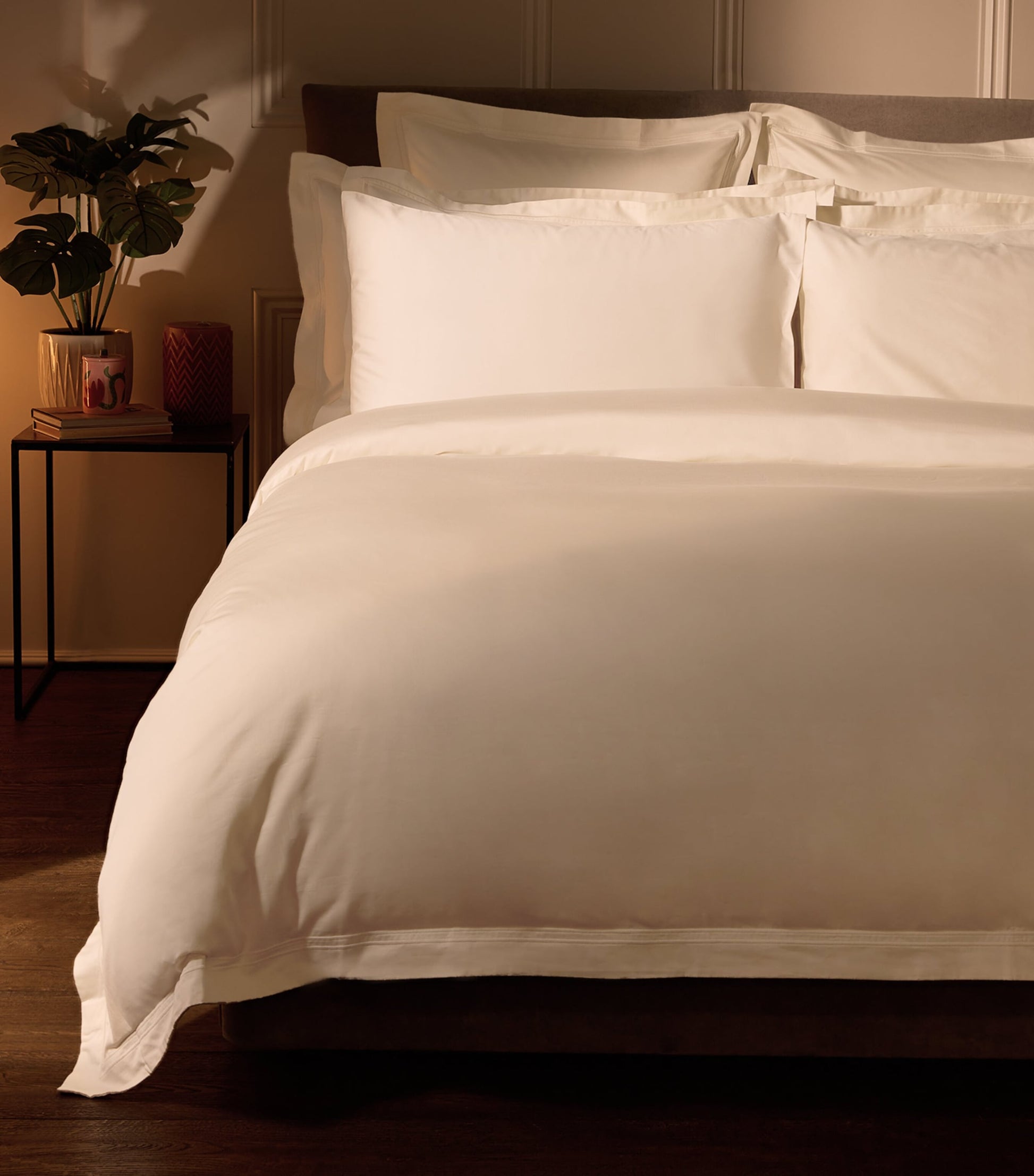 Brompton II Super King Fitted Sheet (180cm x 200cm)