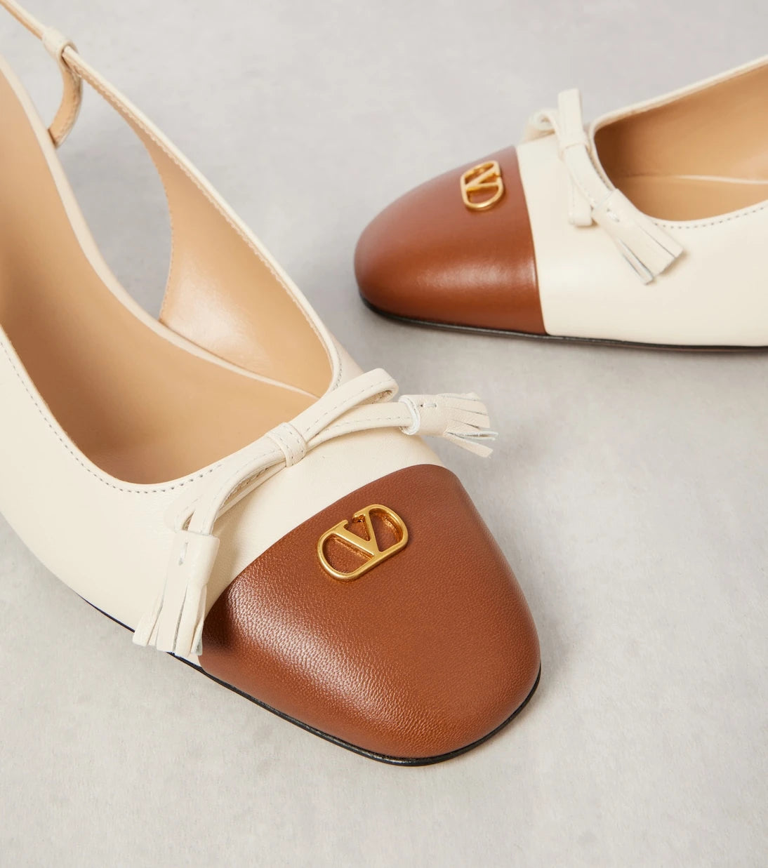Valentino Garavani - Valet du Roi leather slingback pumps