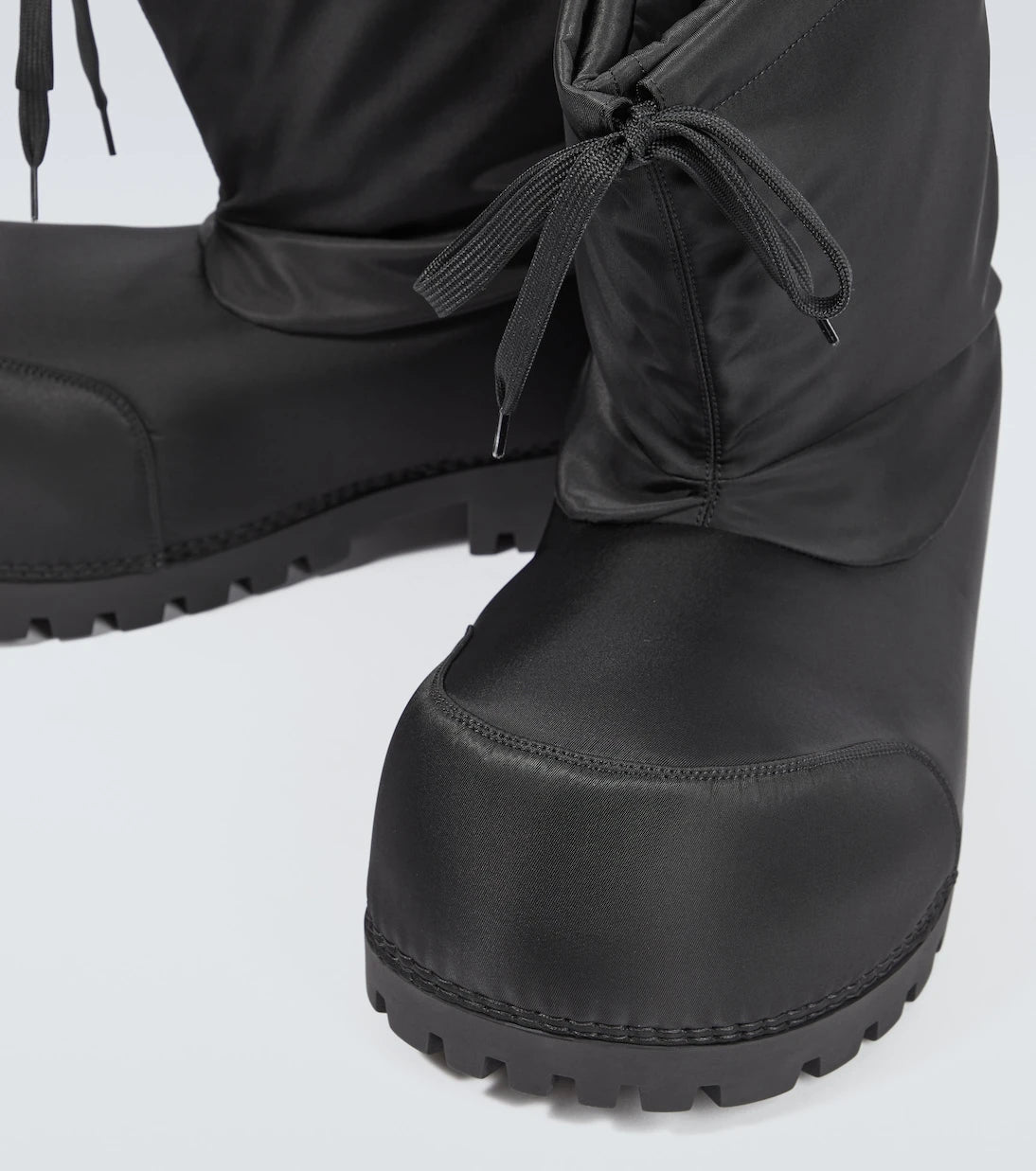 Balenciaga - جزمة ثلج ألاسكا منخفضة