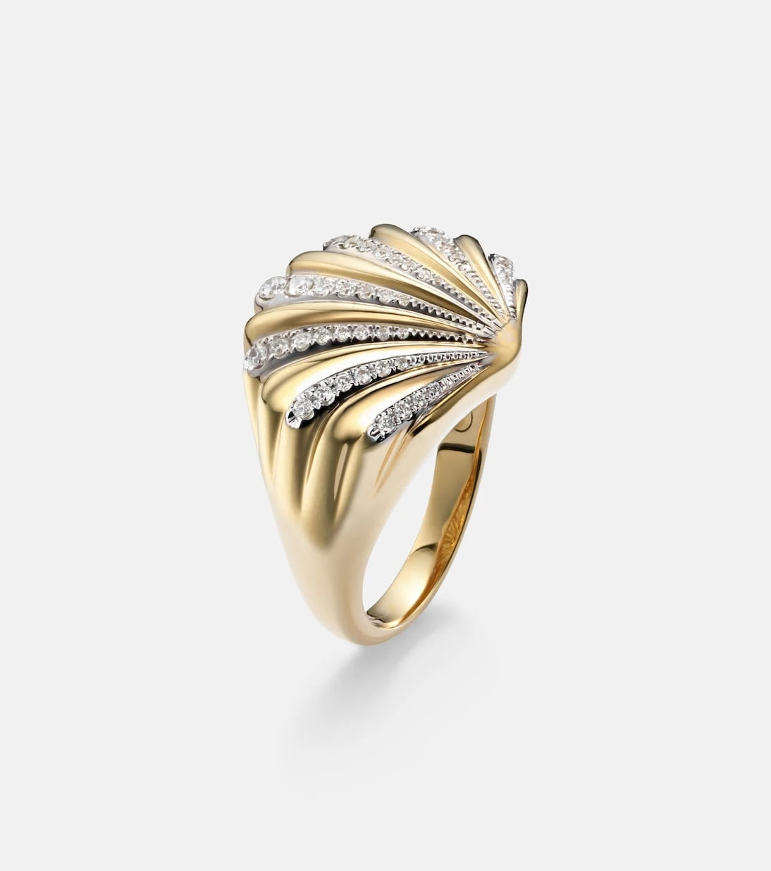 Yvonne Léon - Chevalière Coquillage 18kt gold ring with diamonds