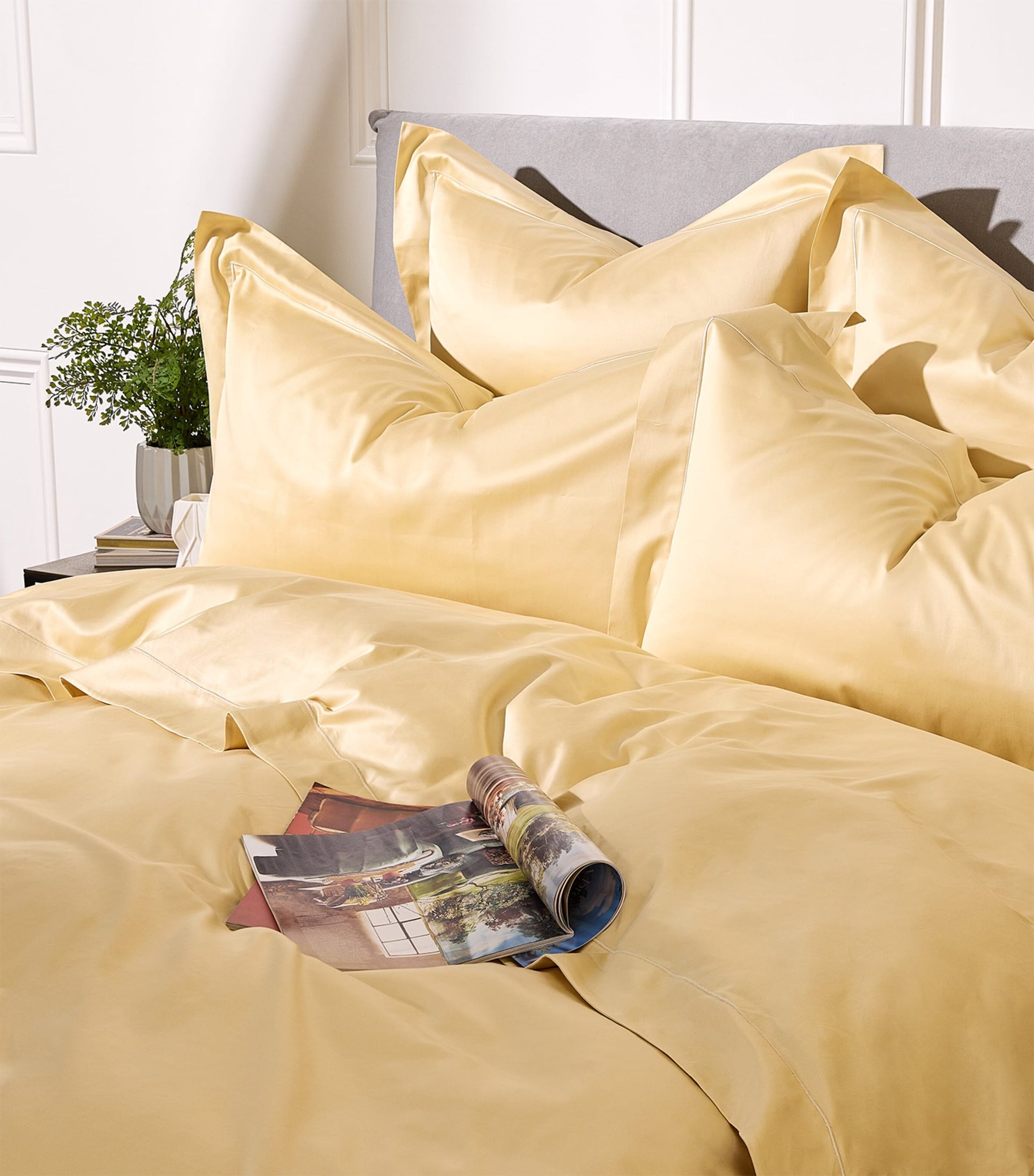 Celso De Lemos Bourdon Super King Duvet Cover Set (260cm x 220cm)
