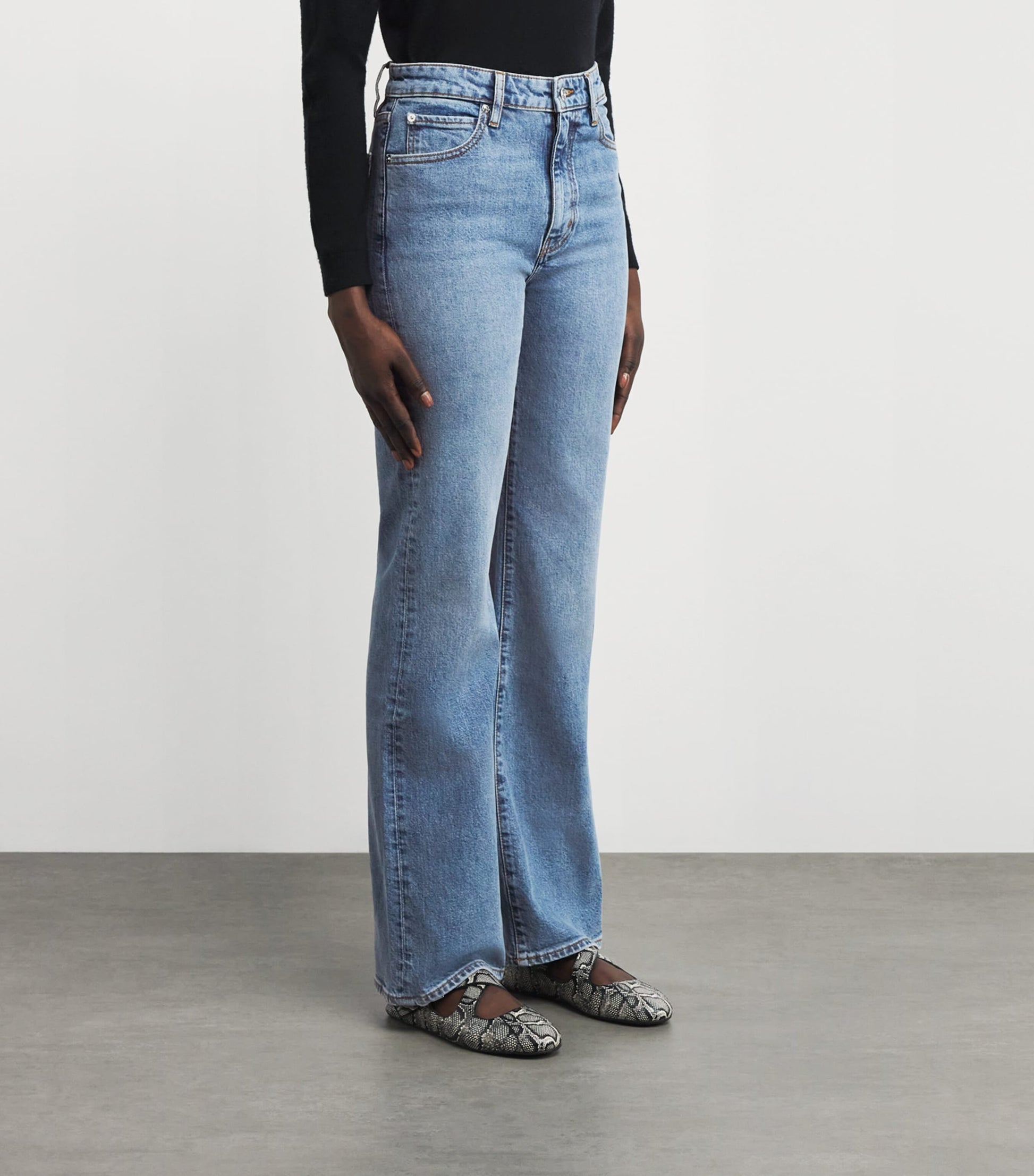 FRAME The Pixie Arrow Bootcut Jeans