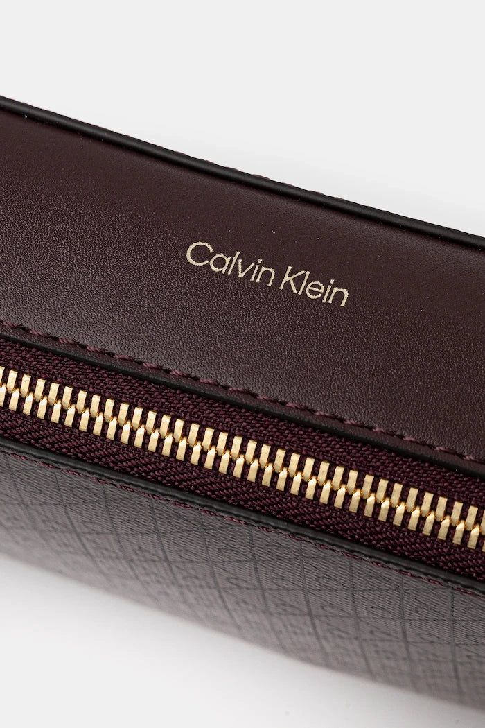 Calvin Klein kadın suni deri çapraz çanta
