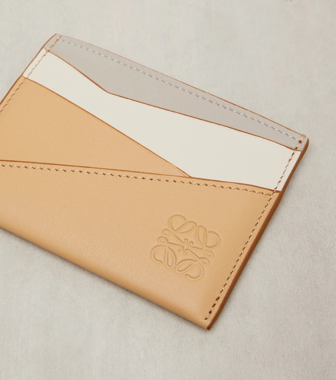 Loewe - حامل بطاقات Puzzle الجلدي