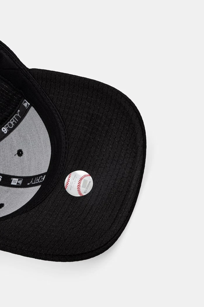 Шапка с козирка New Era FLAWLESS MESH 9FORTY®