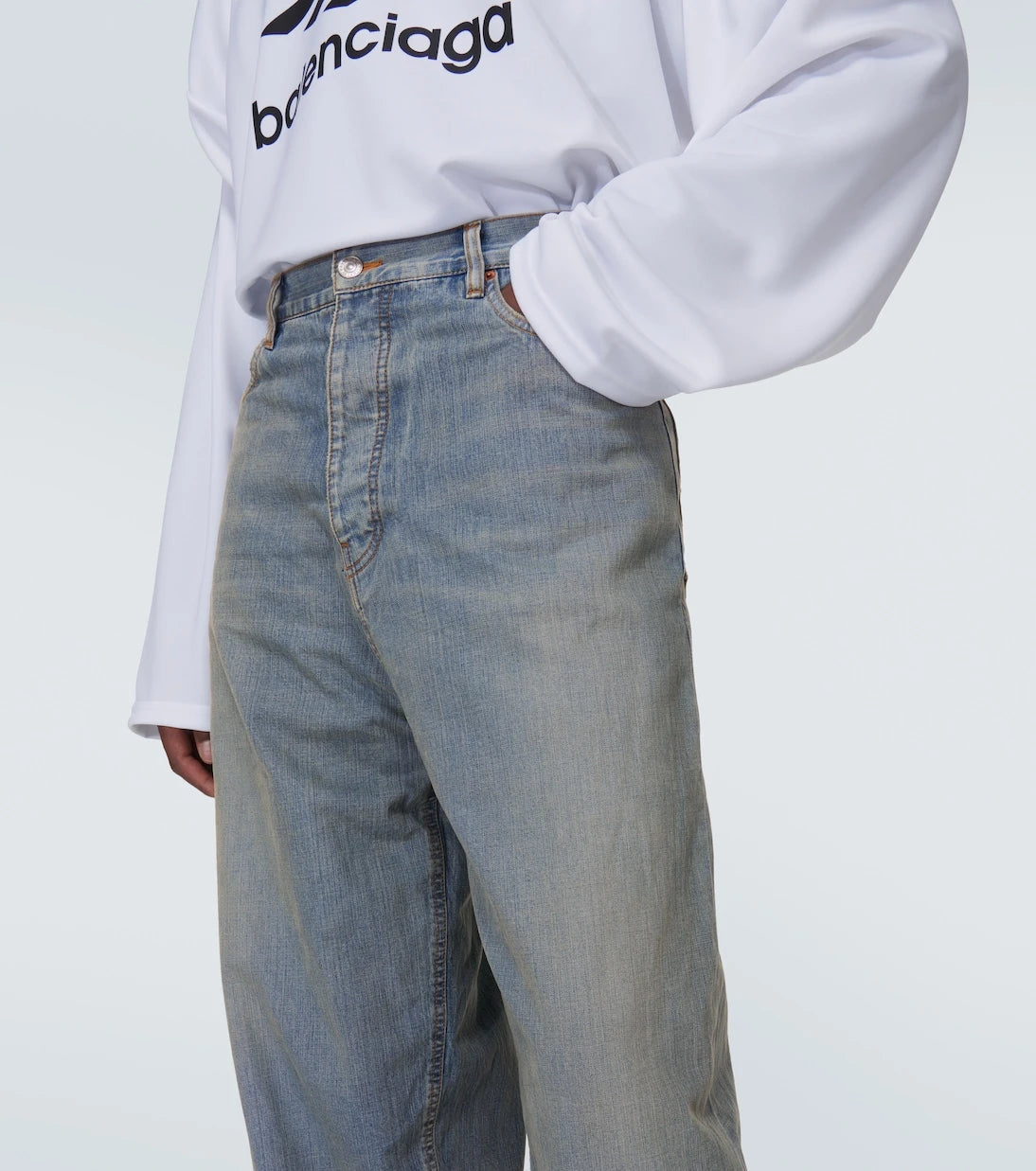 Balenciaga - بنطال جينز واسع الساقين ومقاوم للماء