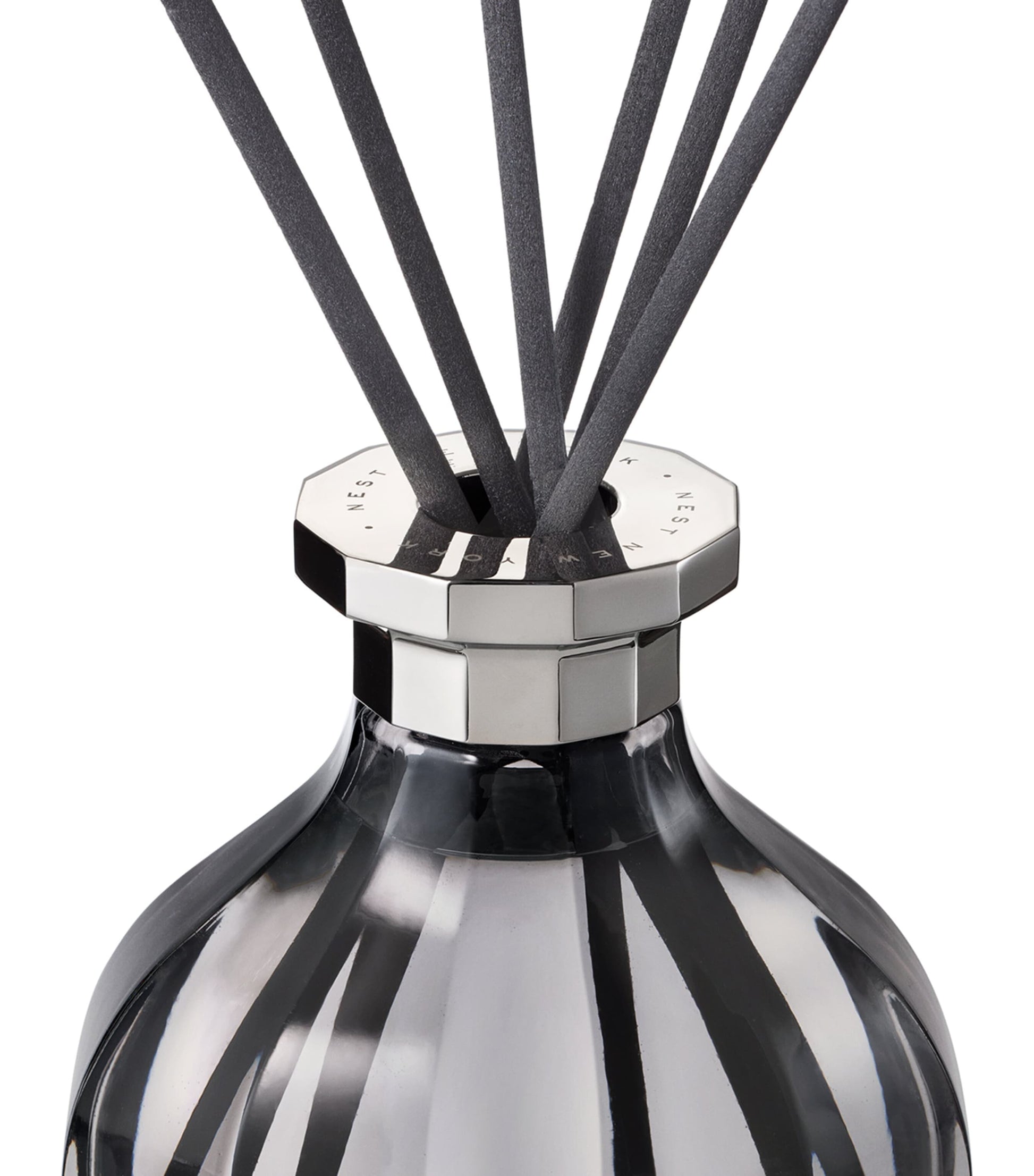 NEST New York VOYAGES Oud Mystique Diffuser (500ml)
