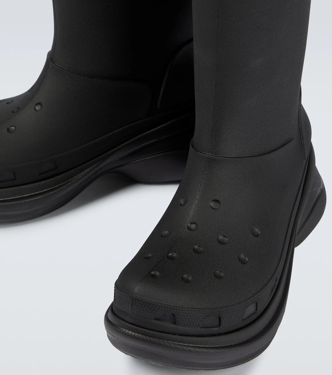 Balenciaga - أحذية Crocs™ الطويلة
