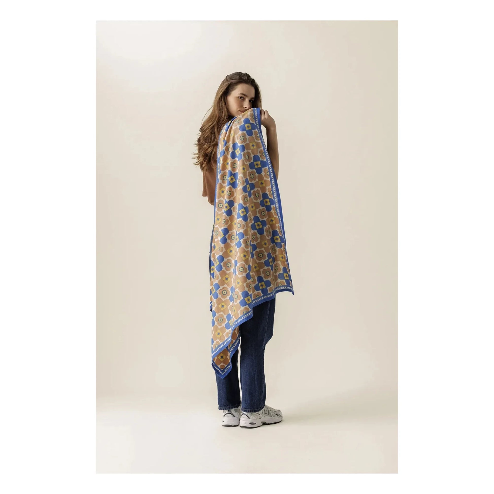 Apaches - Large Scarf Latika Flowers | Blue