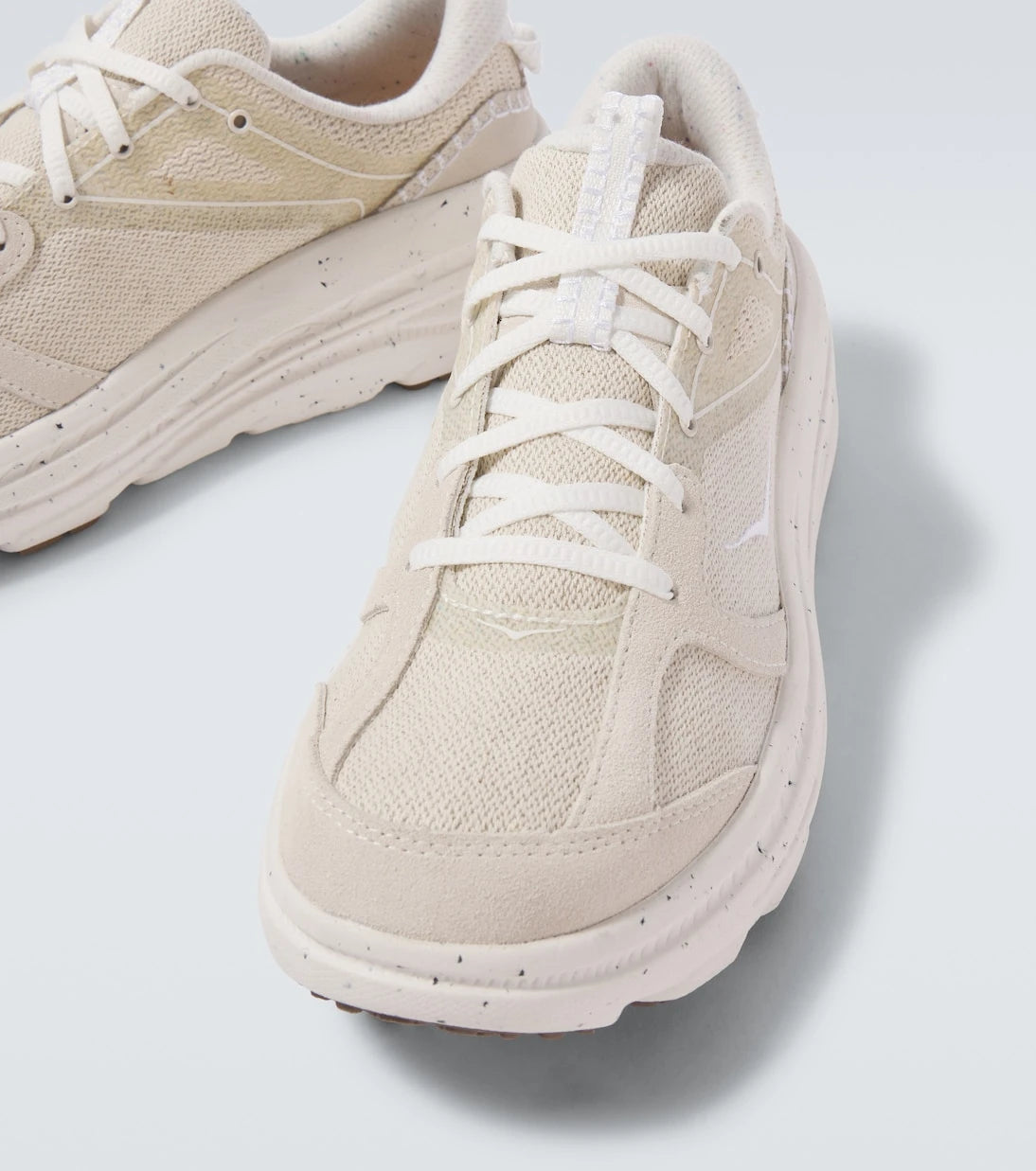Hoka One One - حذاء رياضي بوندي B3LS بنقشة الزهور النابضة بالحياة