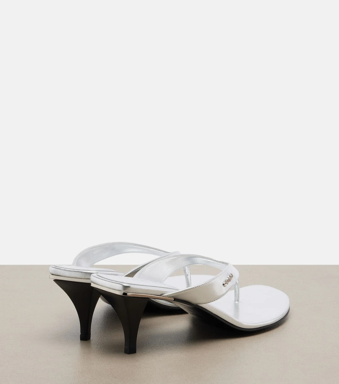 Gucci - Vittoria metallic leather thong sandals