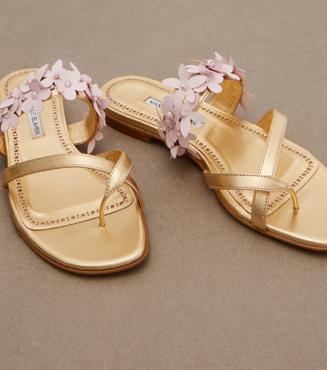 Manolo Blahnik - Fiosa appliqué leather thong sandals