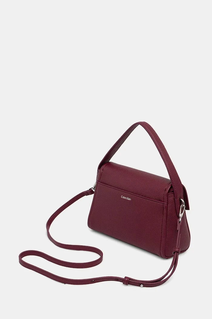 Calvin Klein kadın suni deri çapraz çanta