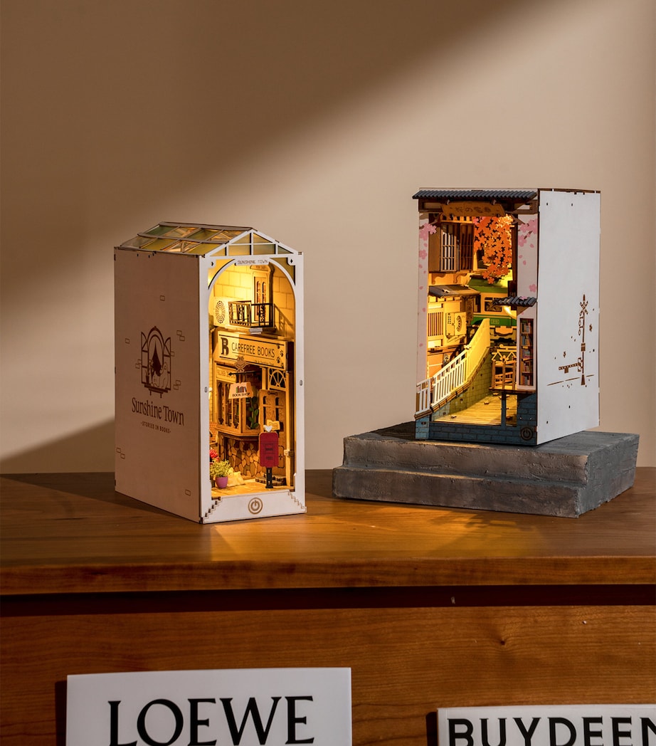 Robotime Sunshine Town Buildable Booknook