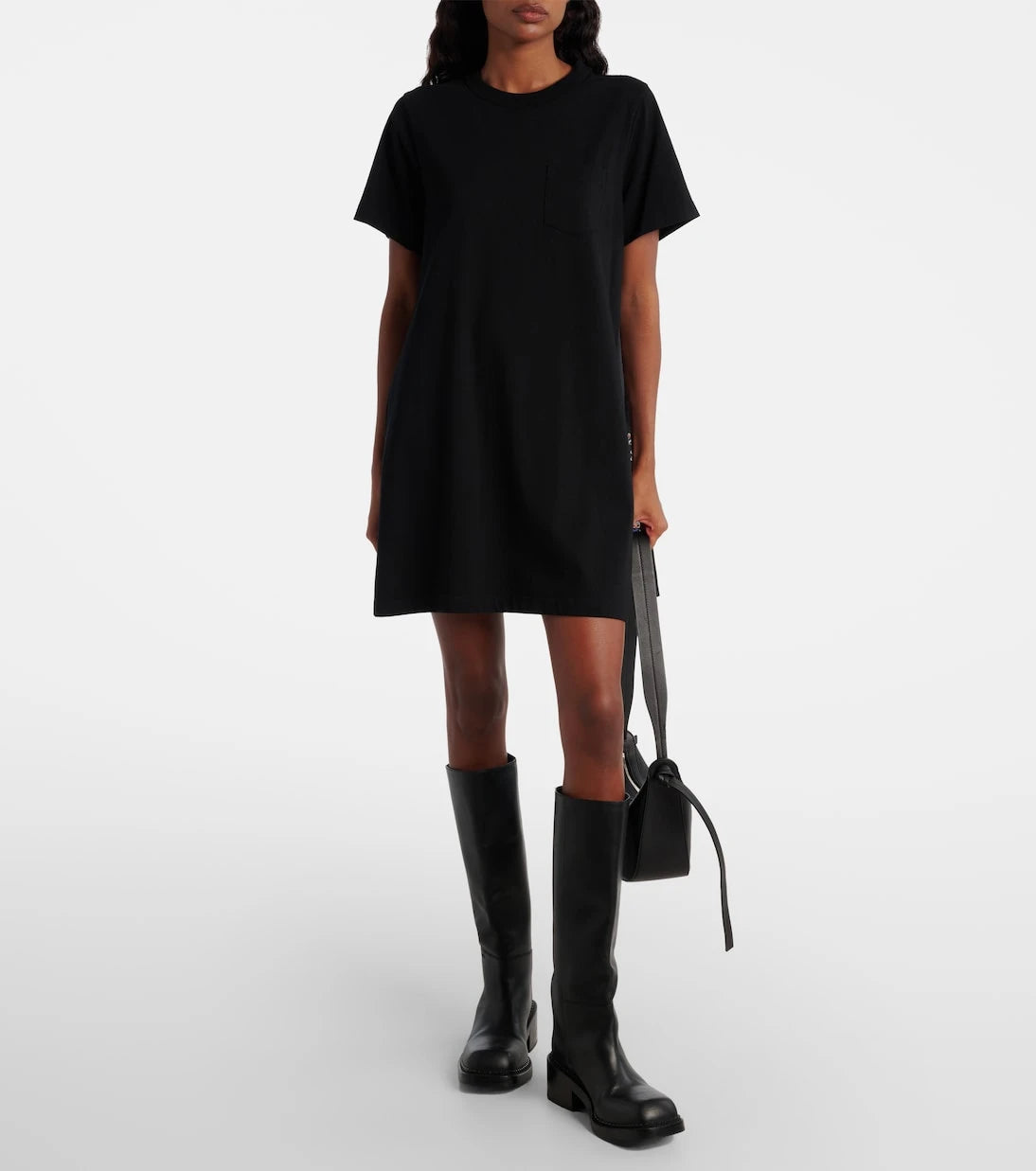 Sacai - فستان قصير بتصميم بيزلي مع ألواح
