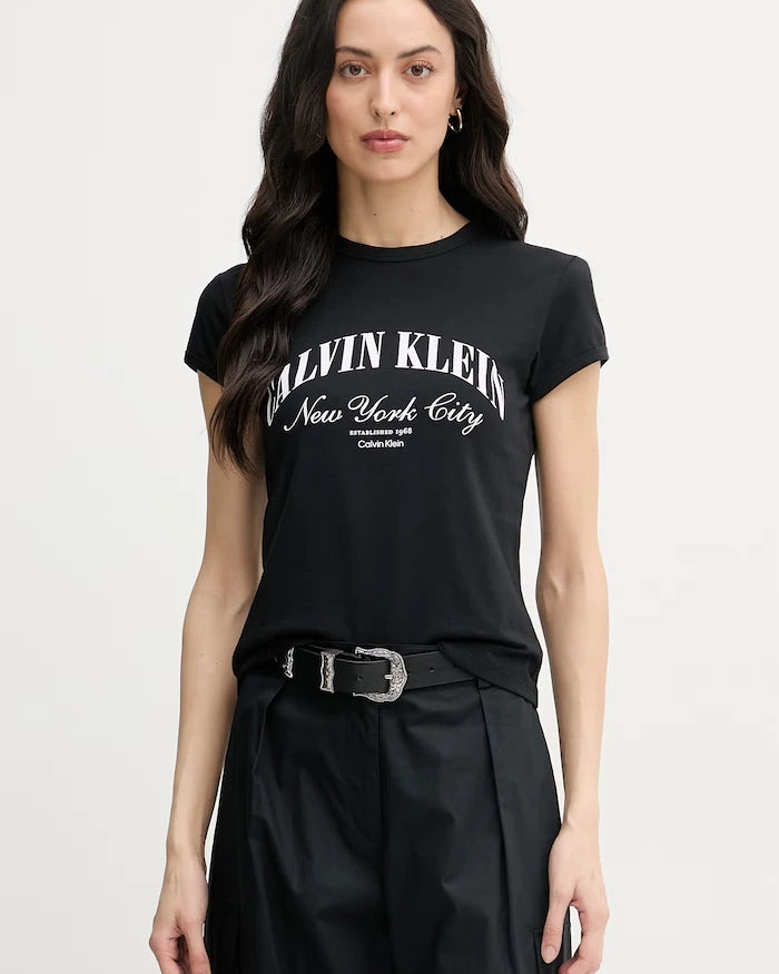 Calvin Klein Jeans pamuk ve elastan kadın tişörtü