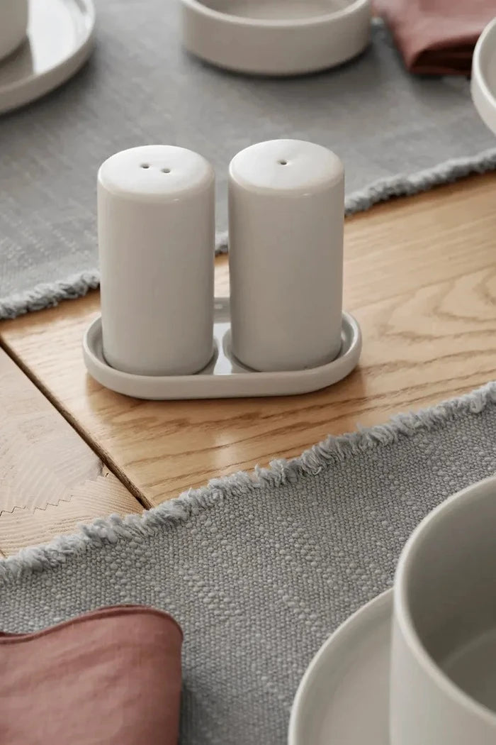 Blomus Pilar 9 cm Tabaklı Tuzluk ve Biberlik